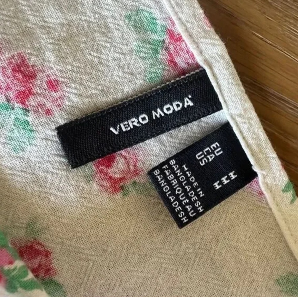🛍️Vero Moda Sweetheart Neck Minidress with Puff Sleeves in Floral Medium NWOT - Picture 2 of 7